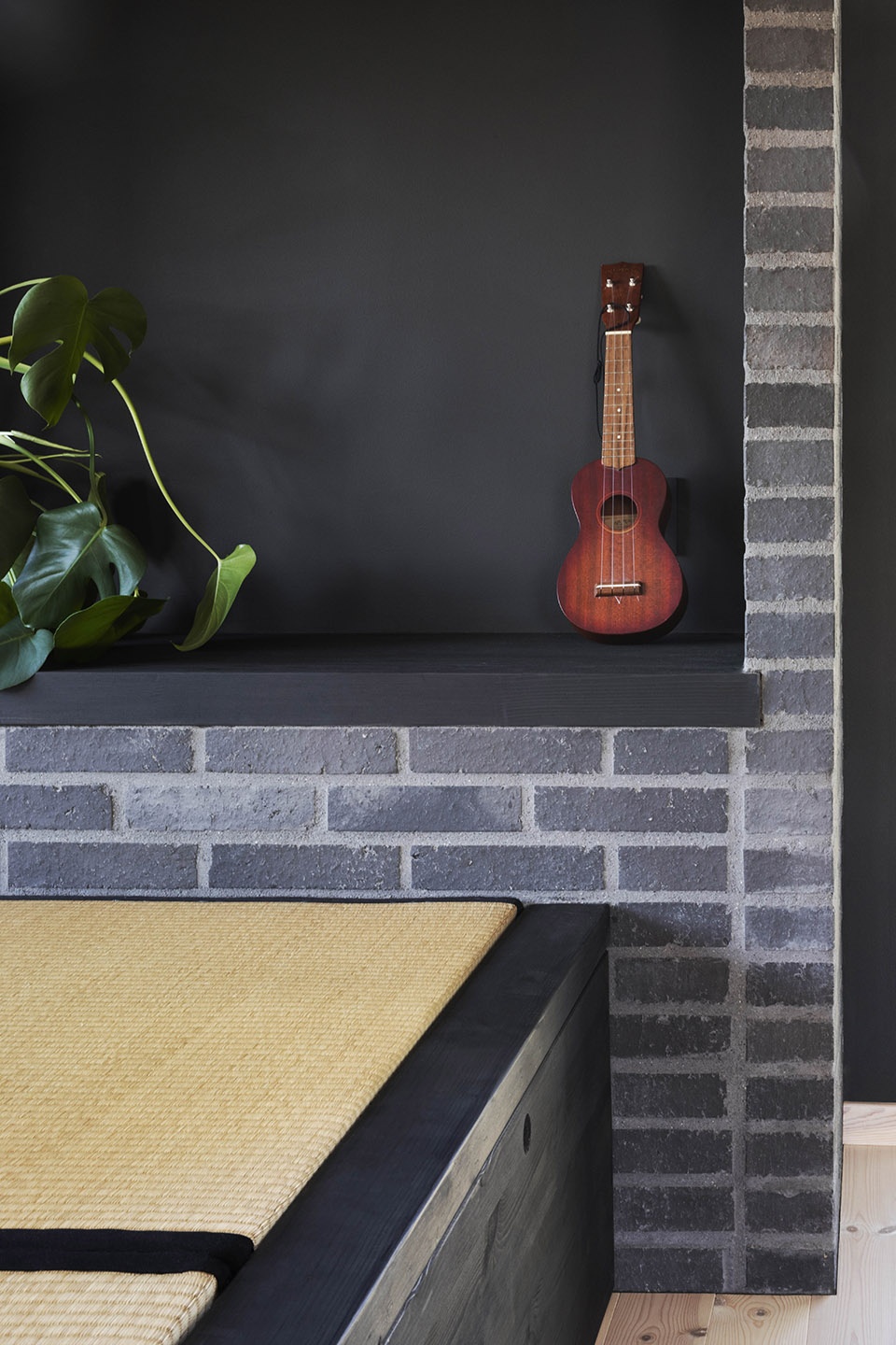 White House Black Brick Austigard Arkitektur