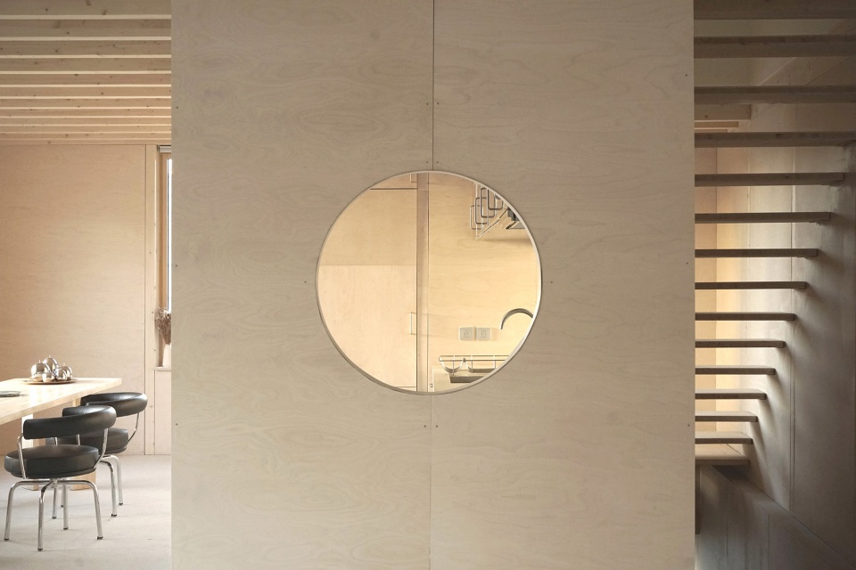 Suspended House OFFICE MUTO