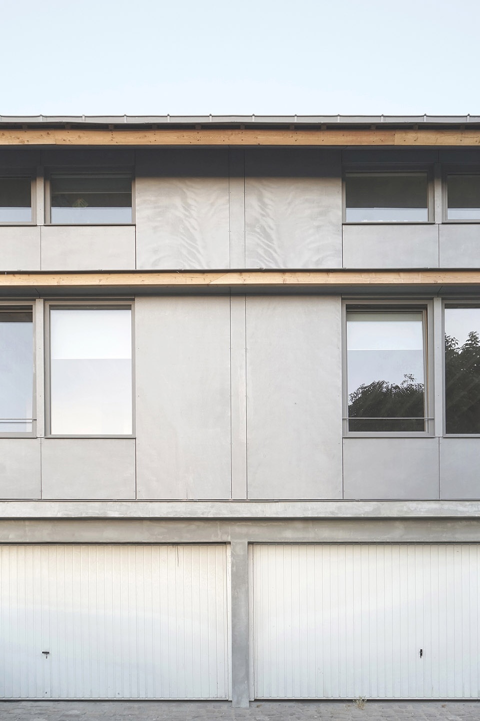 Suspended House OFFICE MUTO