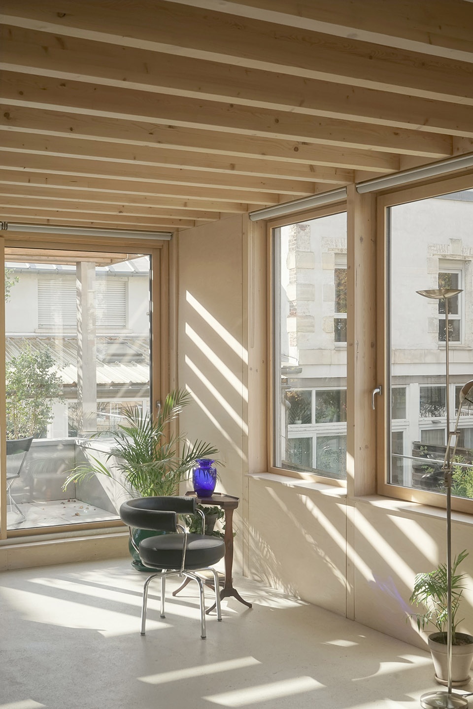 Suspended House OFFICE MUTO