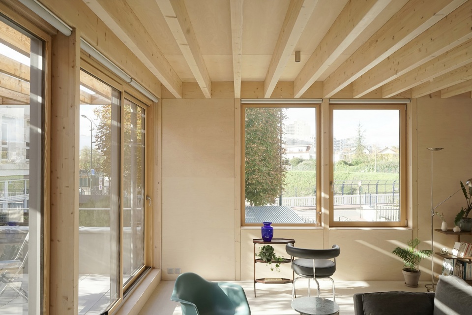 Suspended House OFFICE MUTO