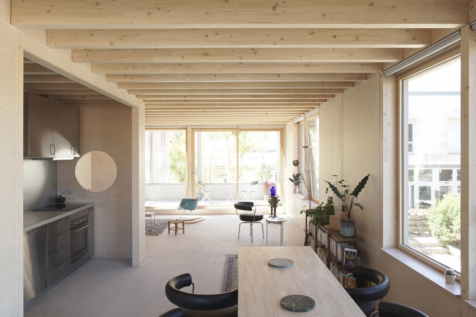 Suspended House OFFICE MUTO
