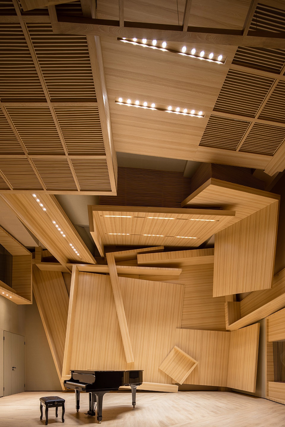 Chaotic Violence Guangzhou Grand Theater Meilan Small Symphony Recording Studio by DOMANI