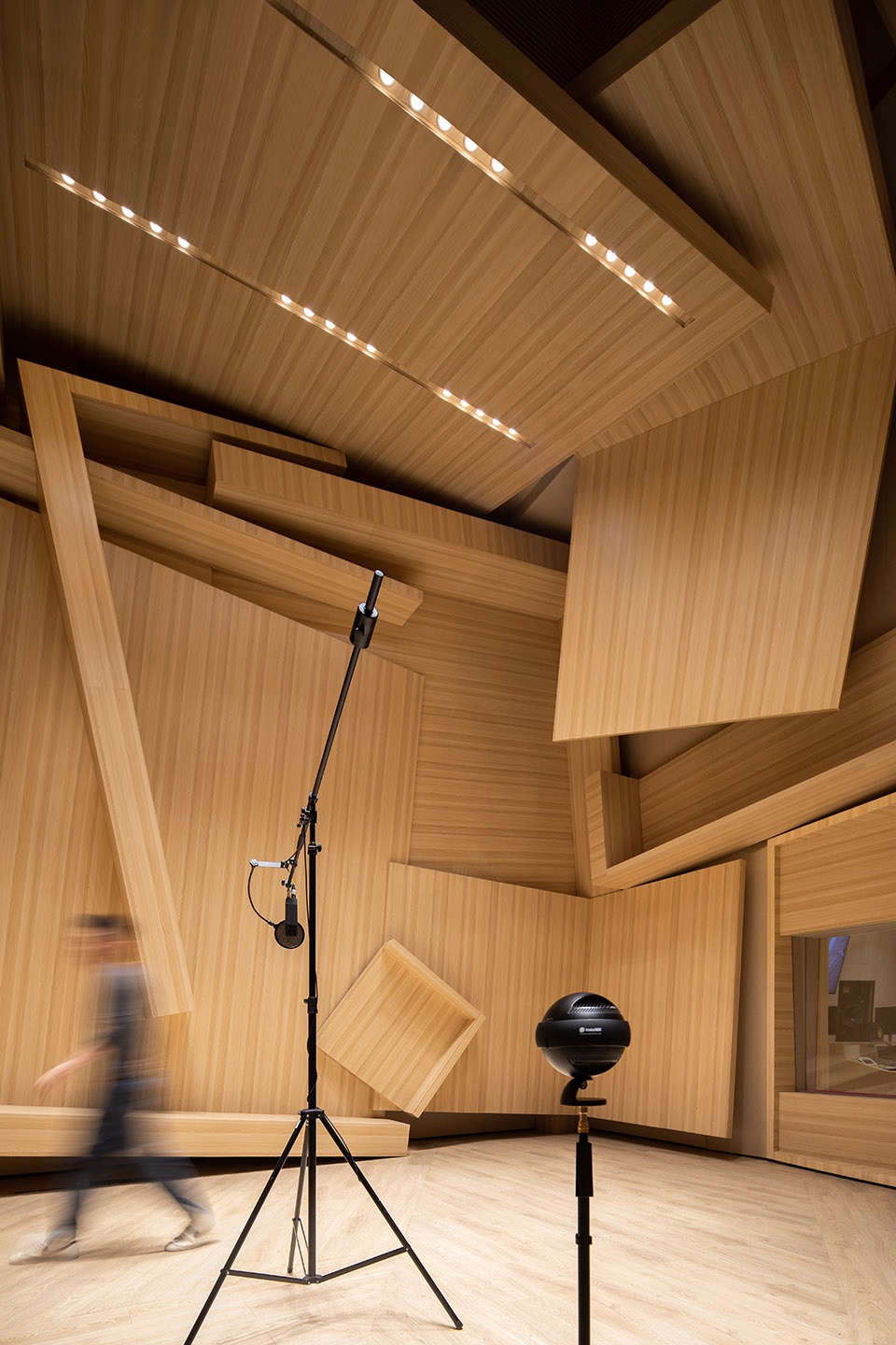 Chaotic Violence Guangzhou Grand Theater Meilan Small Symphony Recording Studio by DOMANI