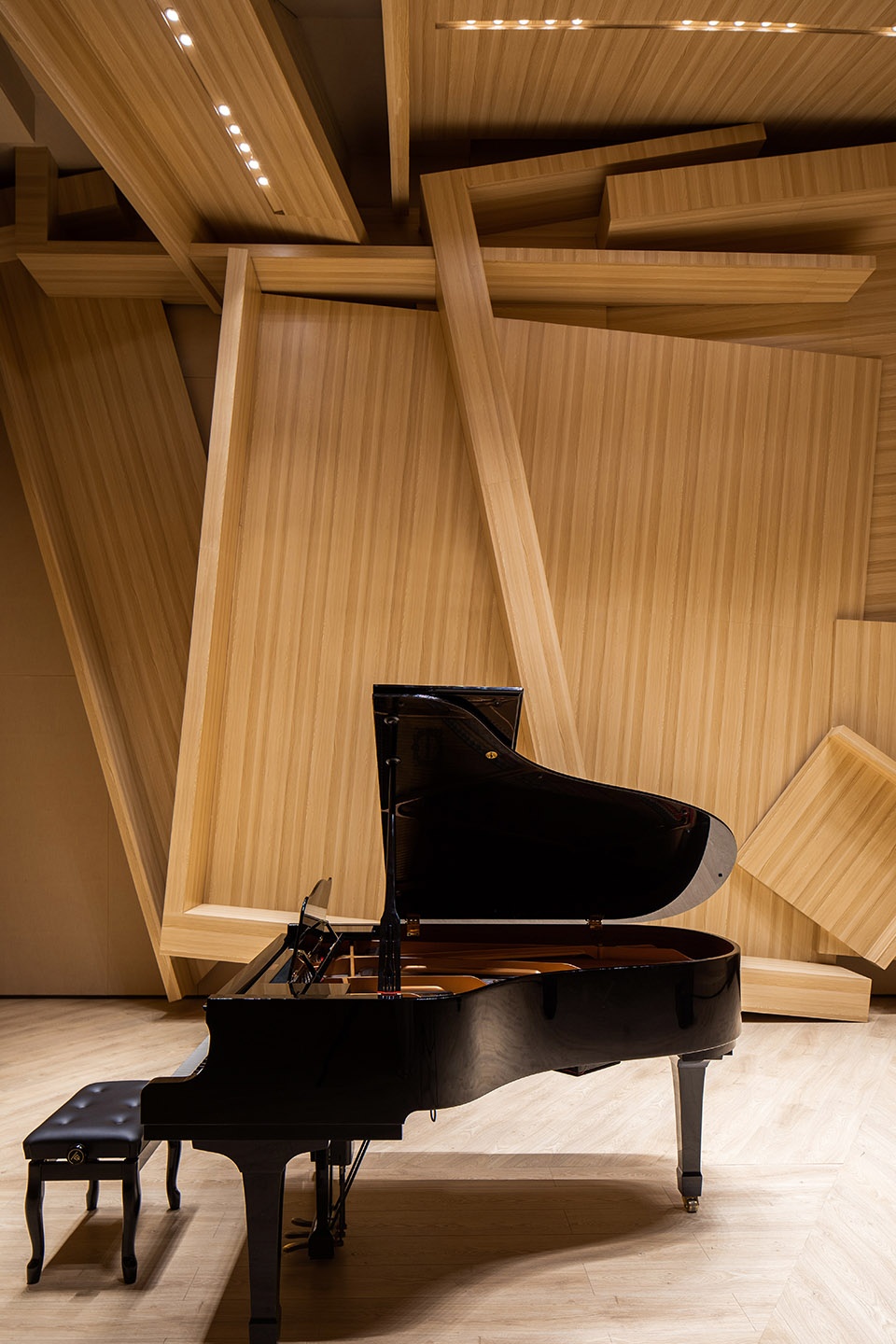 Chaotic Violence Guangzhou Grand Theater Meilan Small Symphony Recording Studio by DOMANI