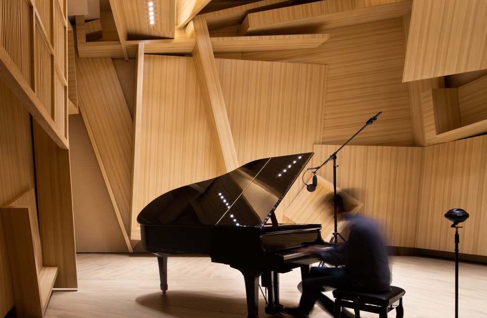 Chaotic Violence Guangzhou Grand Theater Meilan Small Symphony Recording Studio by DOMANI