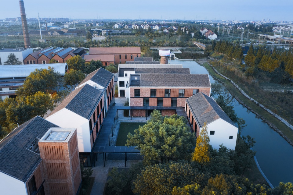 8342 Yangtze River Delta Roadshow Center AND STUDIO