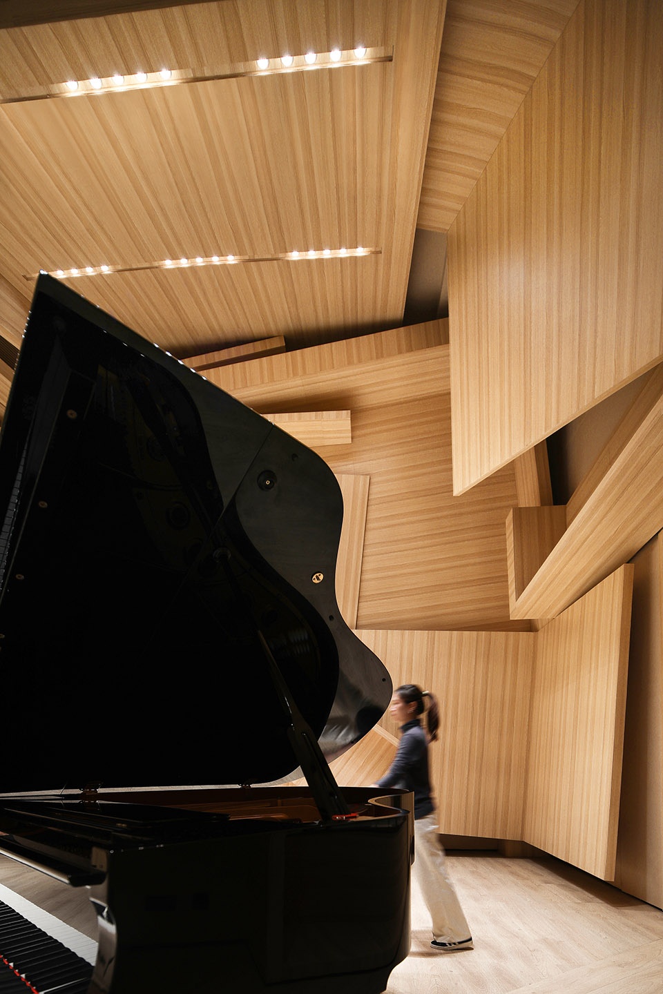 Chaotic Violence Guangzhou Grand Theater Meilan Small Symphony Recording Studio by DOMANI