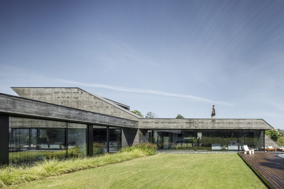 casa dos sobreiros by hugo pereira arquitetos
