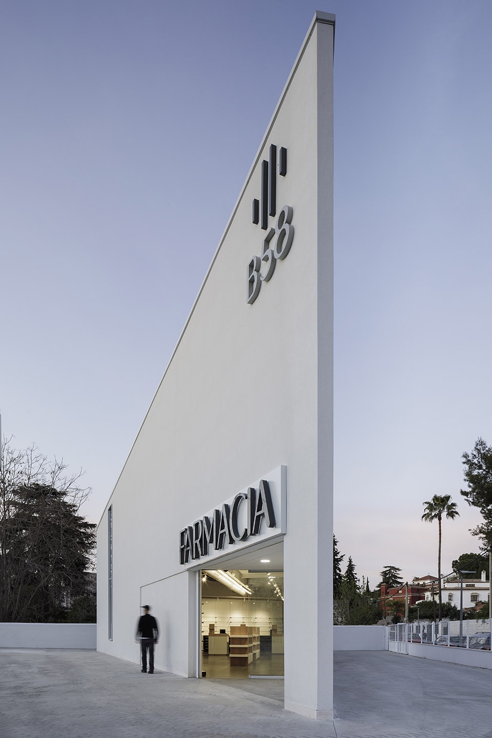 pharmacy 58 in cordoba by estudio de arquitectura javier terrados