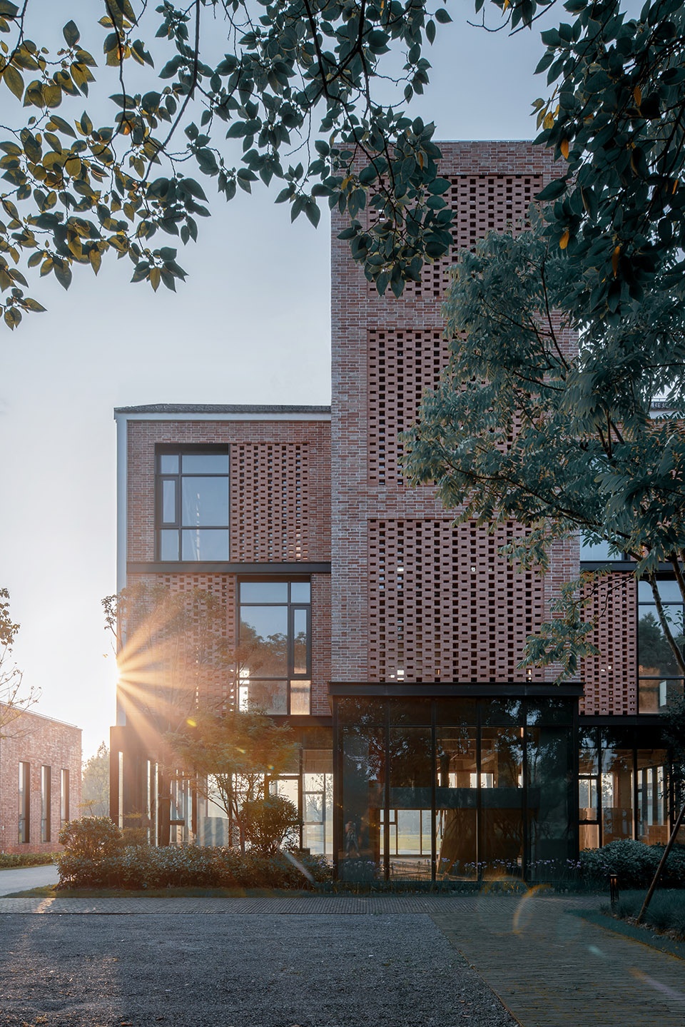 8342 Yangtze River Delta Roadshow Center AND STUDIO