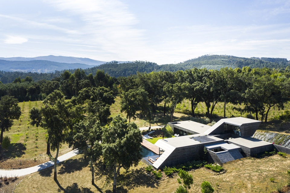 casa dos sobreiros by hugo pereira arquitetos