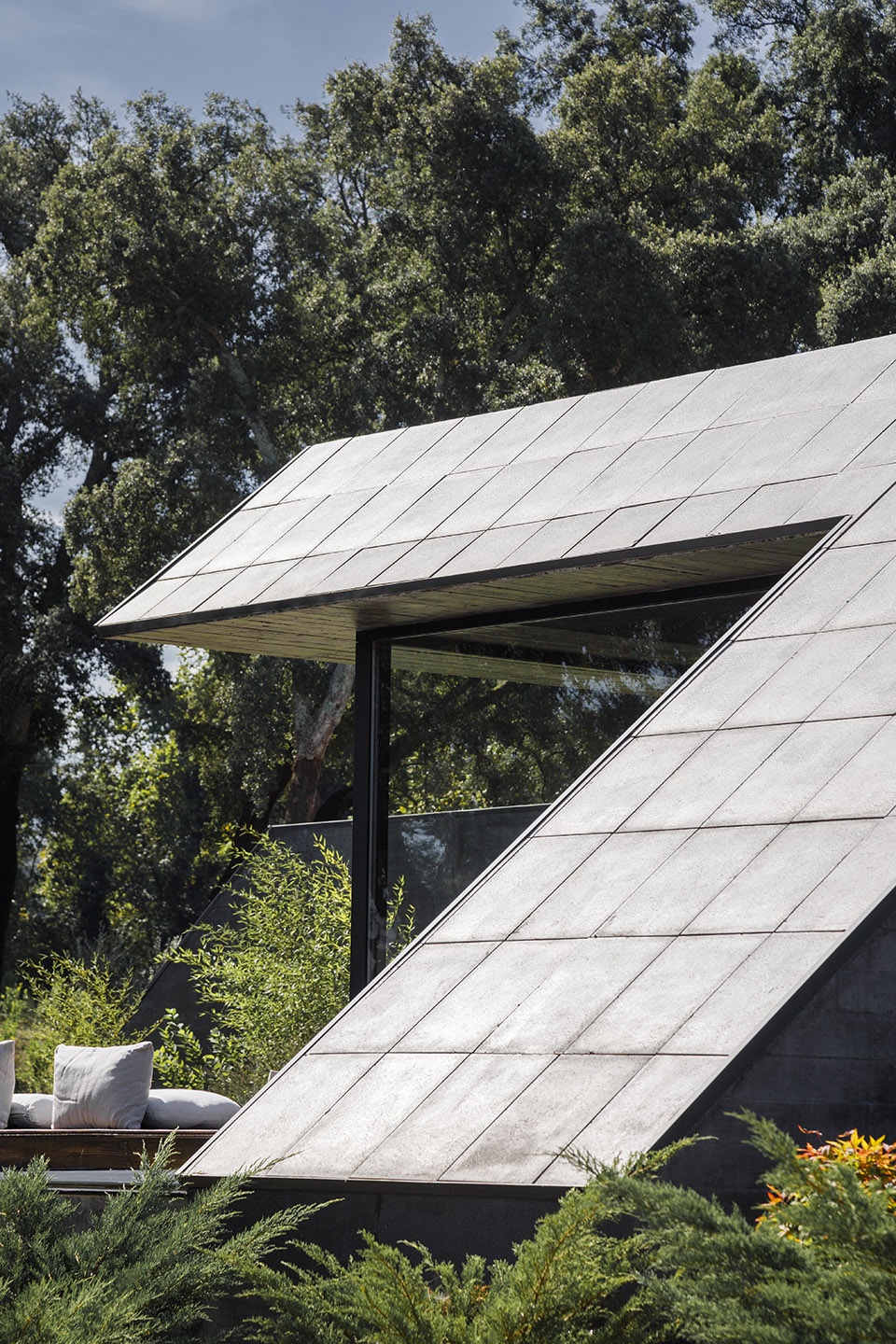 casa dos sobreiros by hugo pereira arquitetos