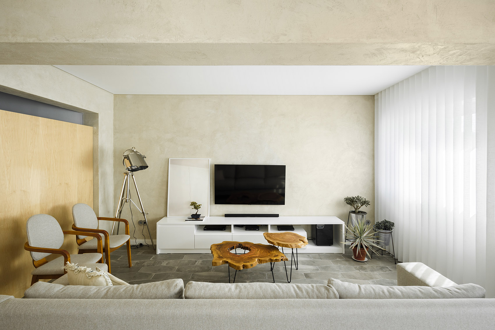 lar familiar by paulo moreira architectures