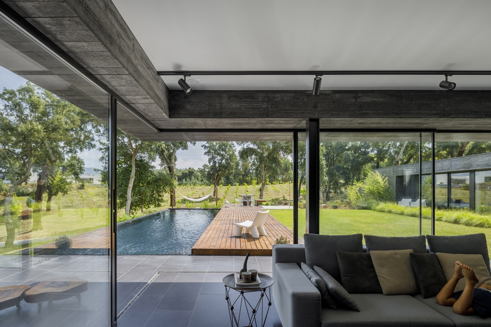 casa dos sobreiros by hugo pereira arquitetos