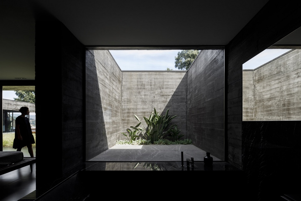 casa dos sobreiros by hugo pereira arquitetos