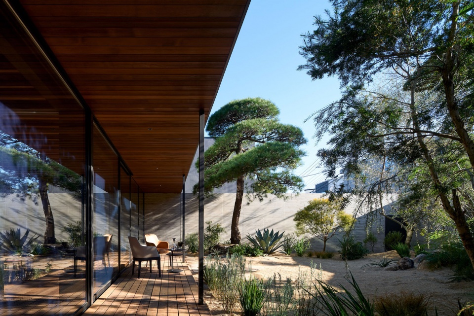 NOBLE APOLLO Architects Associates