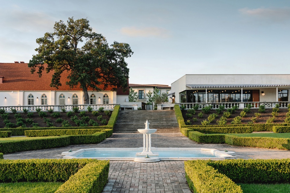 Commodore Perry Estate by Clayton Korte Moule Polyzoides Ken Fulk Ten Eyck Landscape Architects