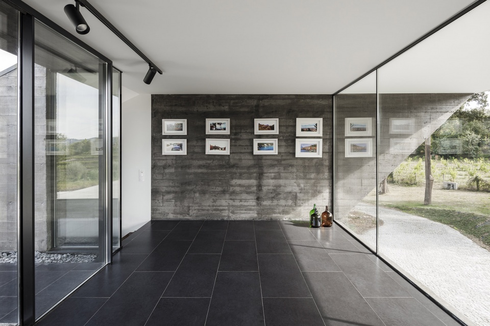 casa dos sobreiros by hugo pereira arquitetos