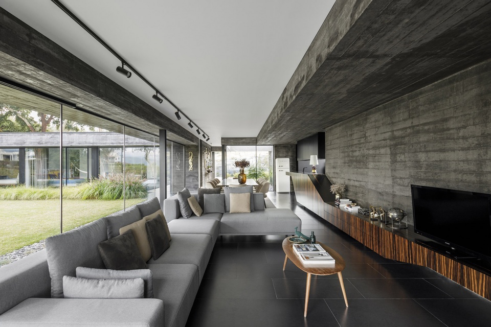 casa dos sobreiros by hugo pereira arquitetos