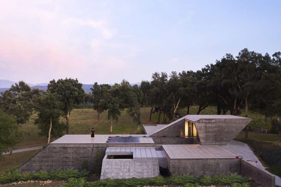 casa dos sobreiros by hugo pereira arquitetos
