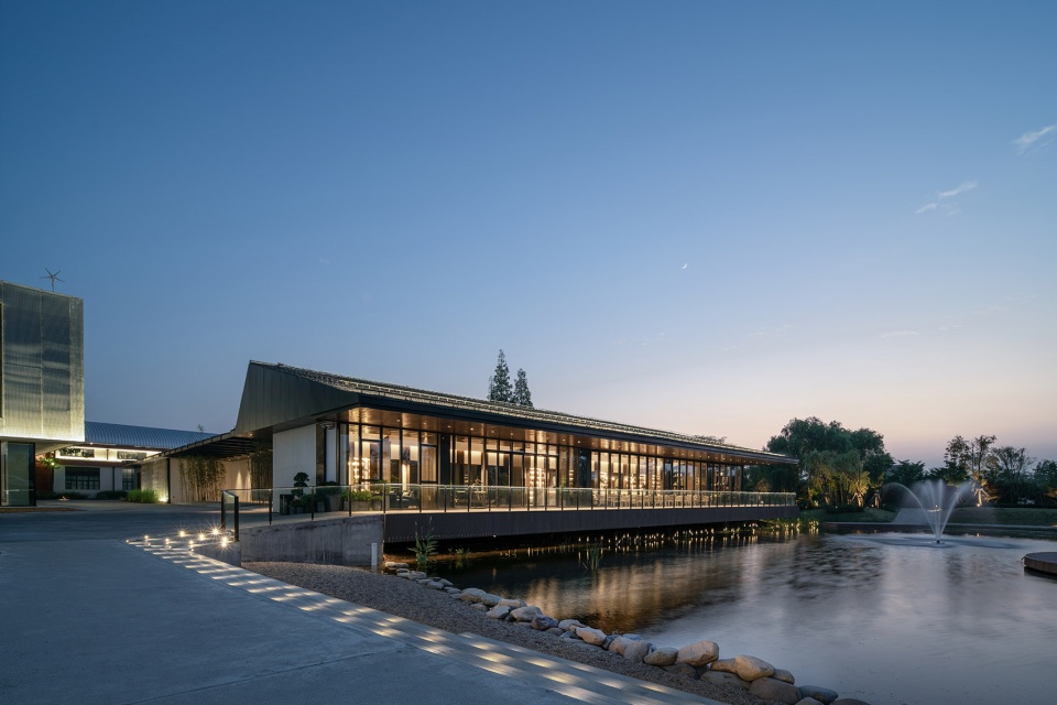 8342 Yangtze River Delta Roadshow Center AND STUDIO
