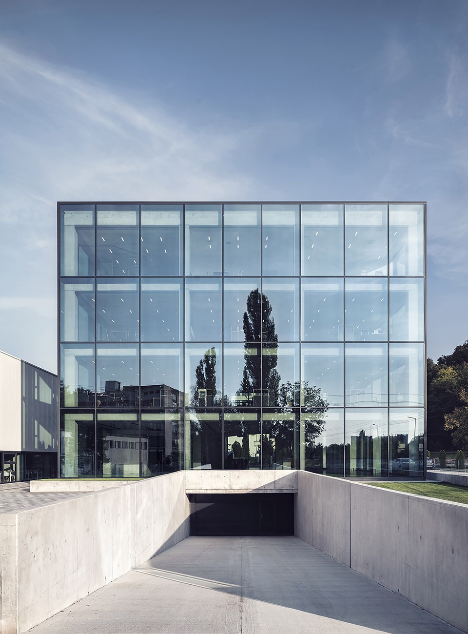desizo monni administrative building bulgaria by aa architects
