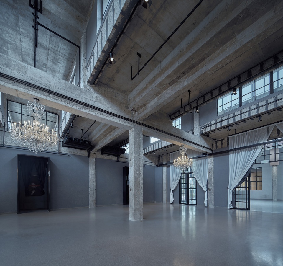 8342 Yangtze River Delta Roadshow Center AND STUDIO