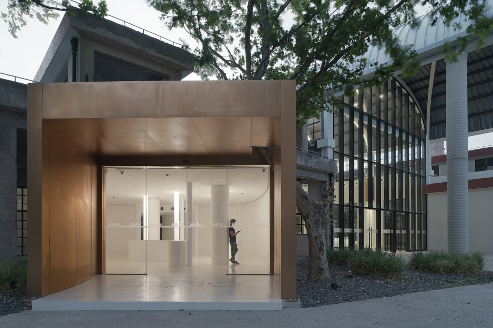 8342 Yangtze River Delta Roadshow Center AND STUDIO