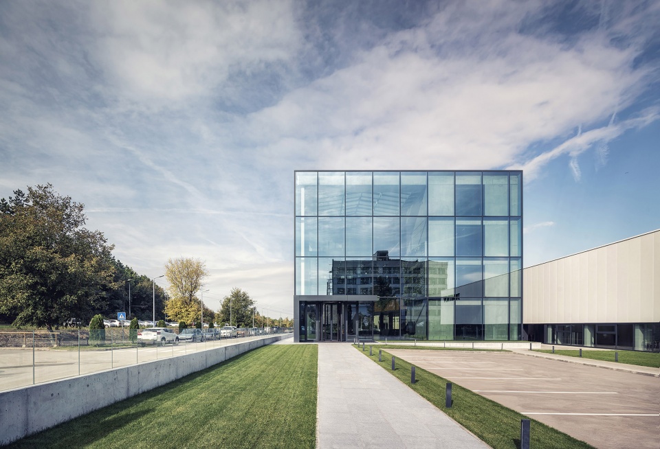 desizo monni administrative building bulgaria by aa architects