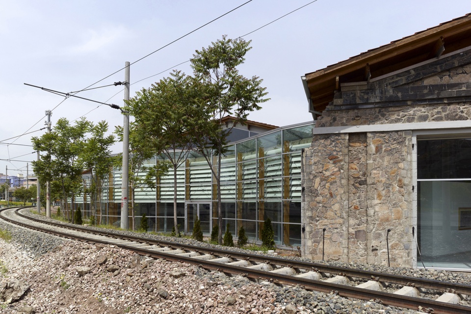 cer modern arts center by uygur architects 1