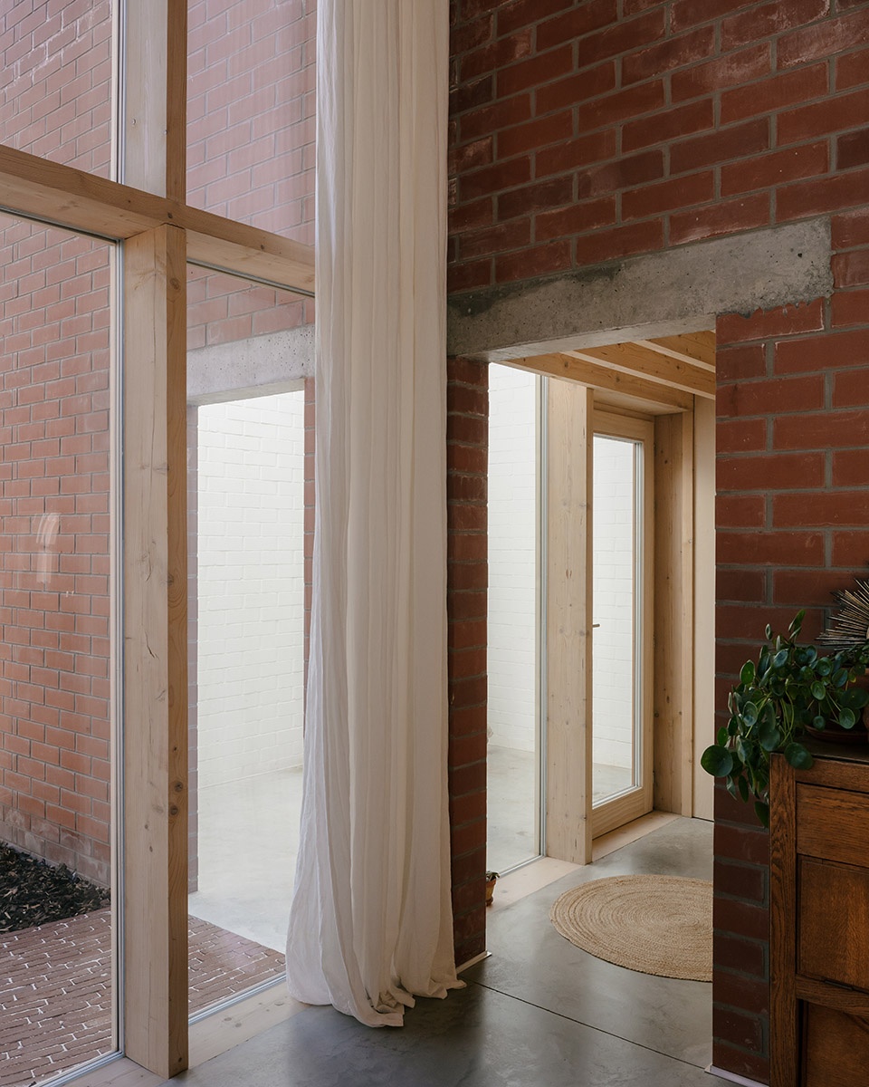 16 0590 fmM SINGLE FAMILY HOUSE by BLAF Architects