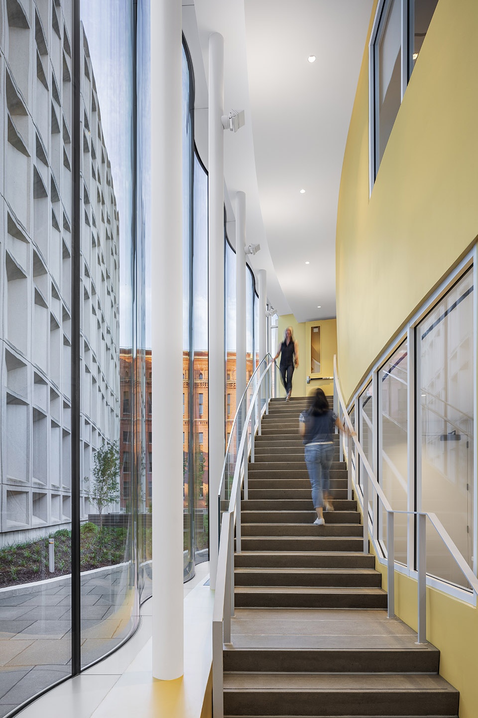 yale university center for innovative thinking by weiss manfredi