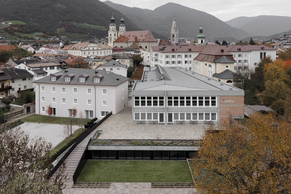 cusanus academy renovation by modusarchitects