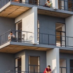 飞行墙壁招待所，印度 / Dhulia Architecture Design Studio