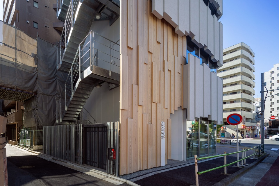 MAXPLAN AZABU 10 by Kengo Kuma and Associates