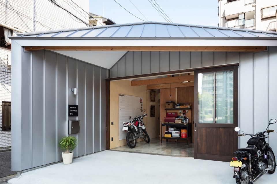 toolbox house by yyaa