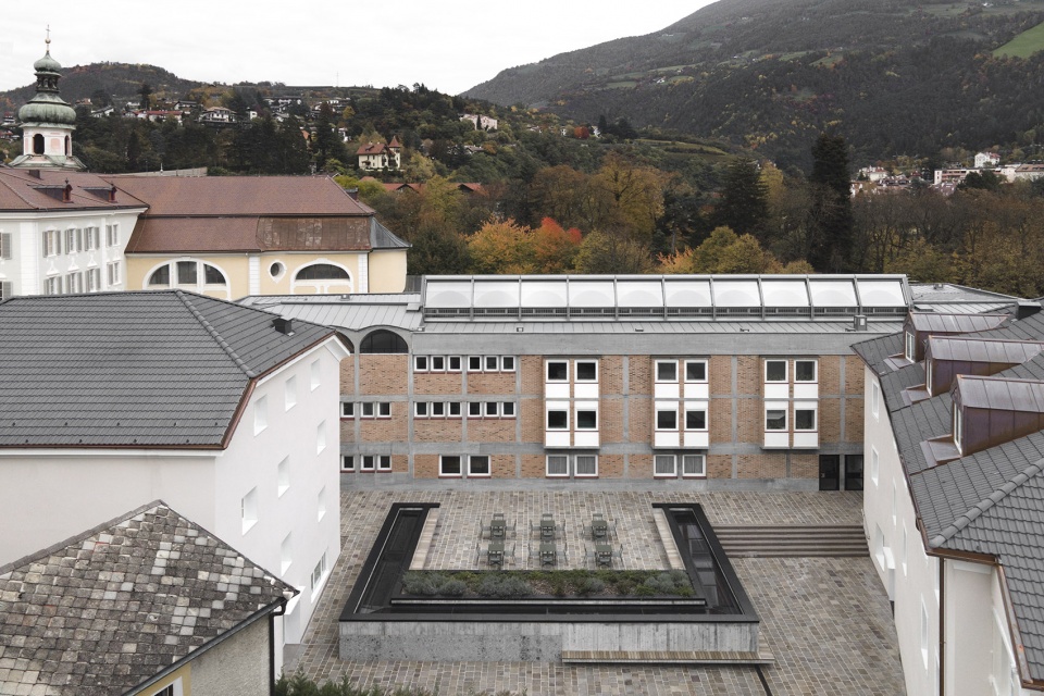 cusanus academy renovation by modusarchitects