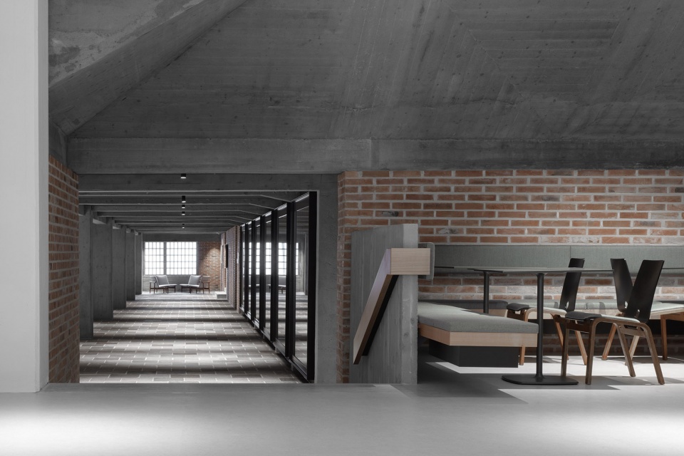 cusanus academy renovation by modusarchitects