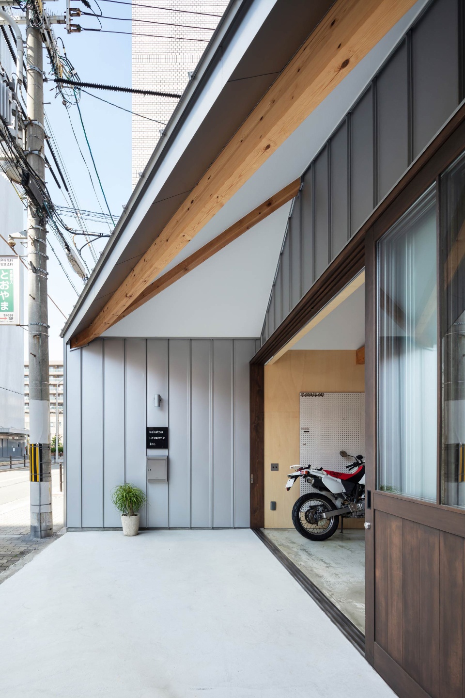toolbox house by yyaa