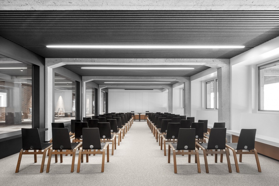 cusanus academy renovation by modusarchitects