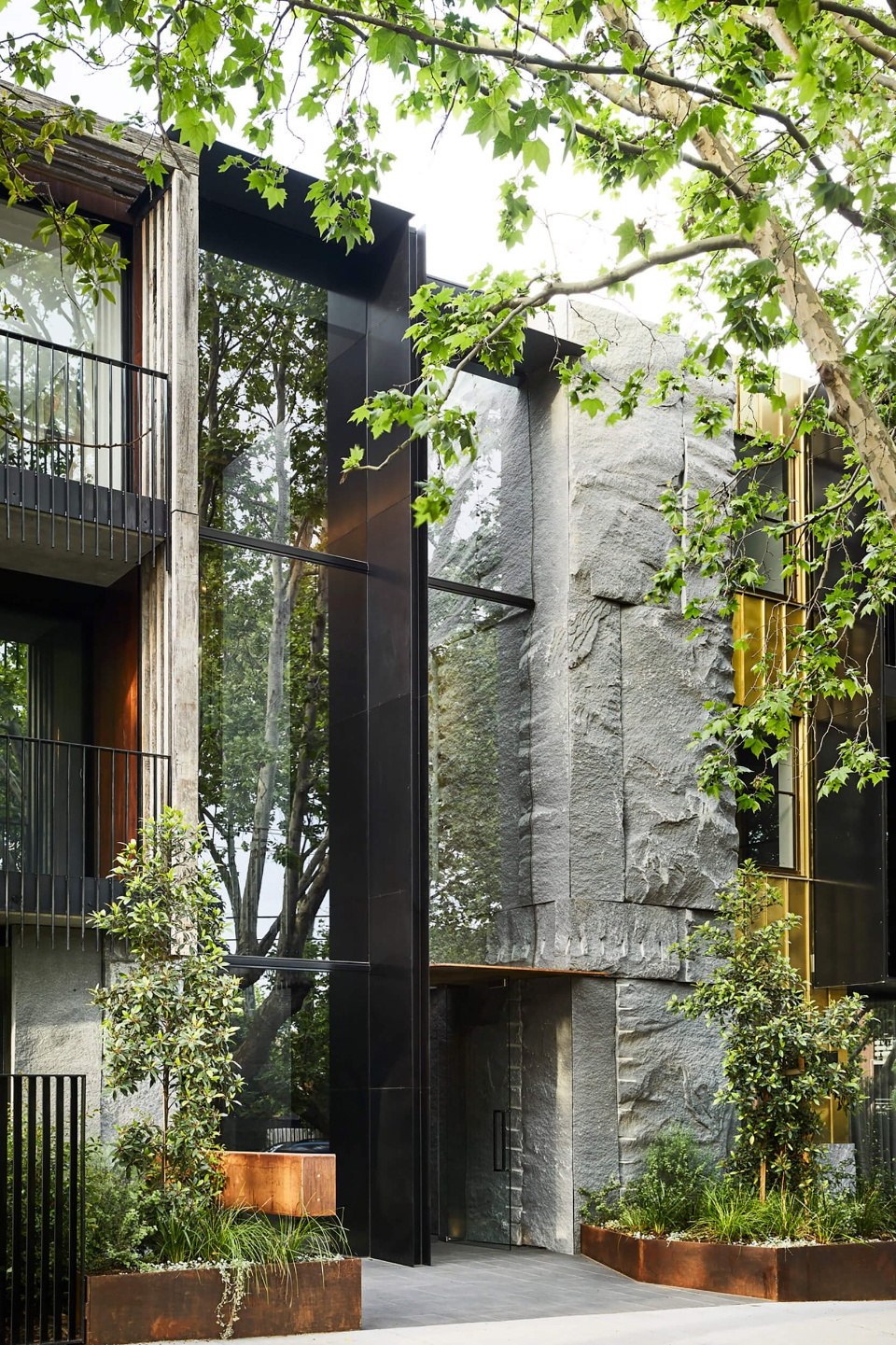 the auburn apartments by splinter society architecture