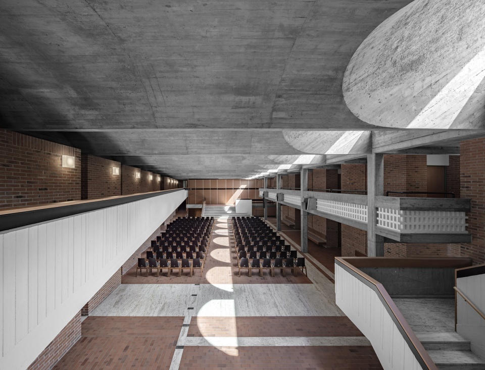 cusanus academy renovation by modusarchitects