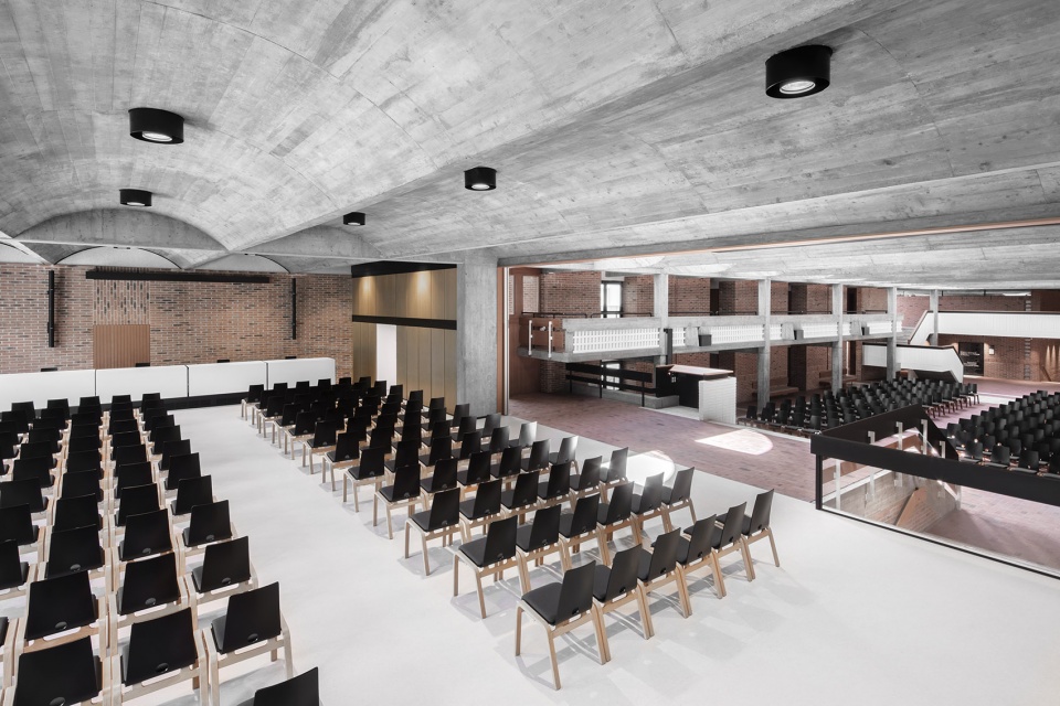 cusanus academy renovation by modusarchitects
