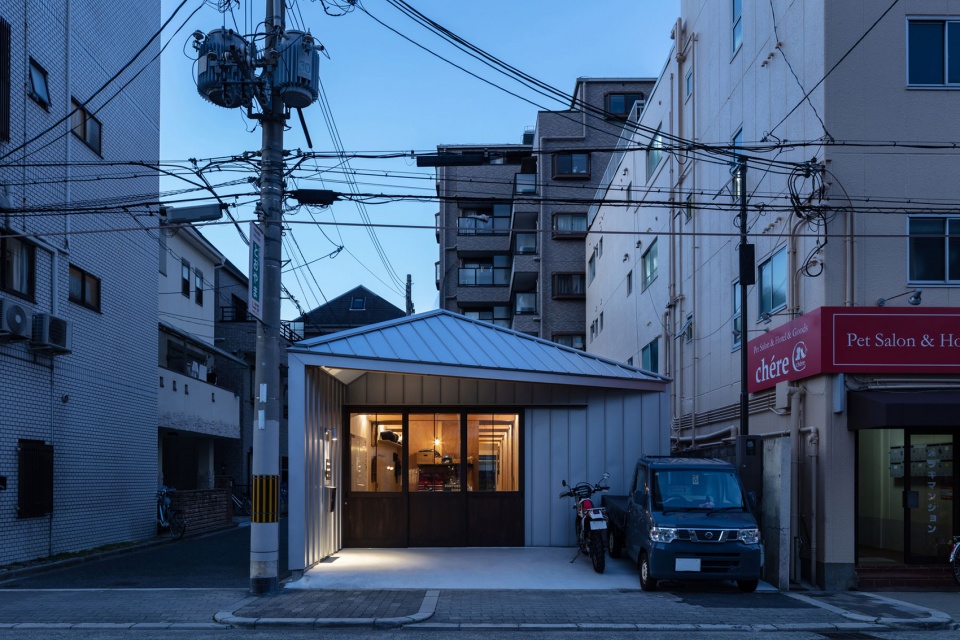 toolbox house by yyaa