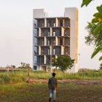 飞行墙壁招待所，印度 / Dhulia Architecture Design Studio