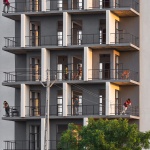 飞行墙壁招待所，印度 / Dhulia Architecture Design Studio