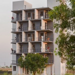 飞行墙壁招待所，印度 / Dhulia Architecture Design Studio