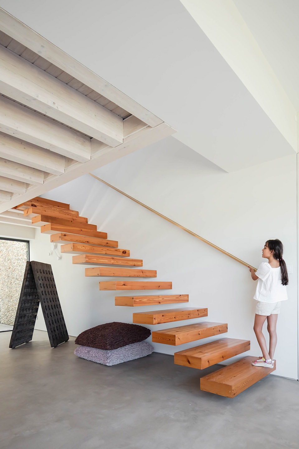 casa da marginal portugal by pf architecture studio