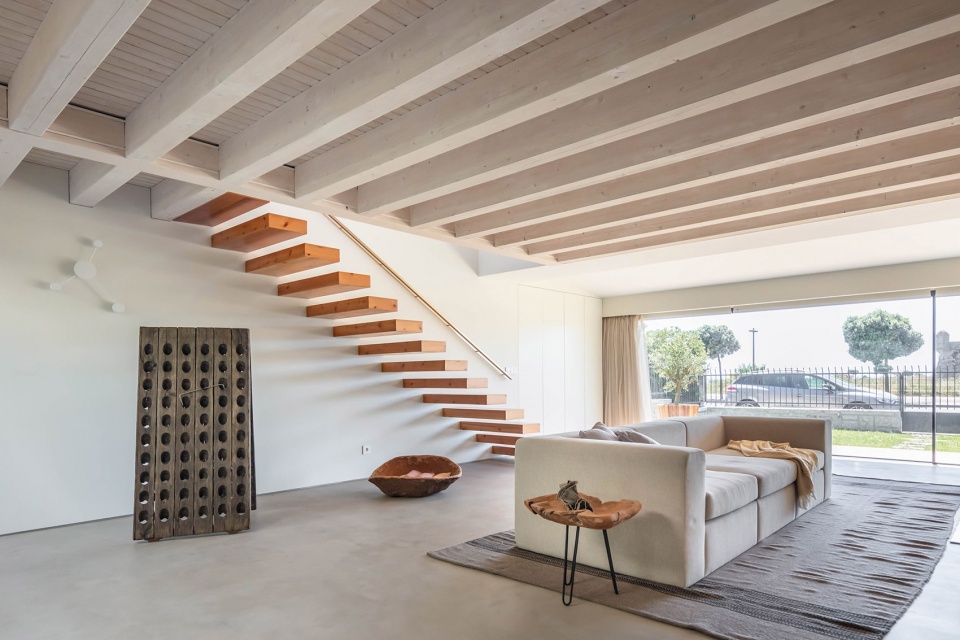 casa da marginal portugal by pf architecture studio